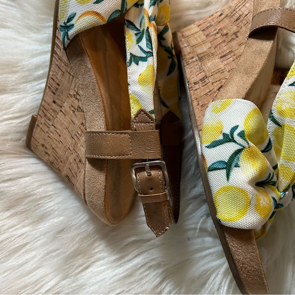 Aerosoles Lemon Print Wedges Shoes - Picture 2 of 10
